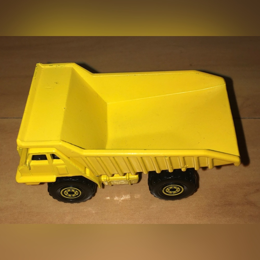 Vintage Hot Wheels Yellow Dumptruck - Picture 10 of 12
